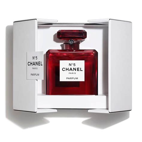 N°5 Comes in Red for a Limited Edition – CHANEL Fragrance